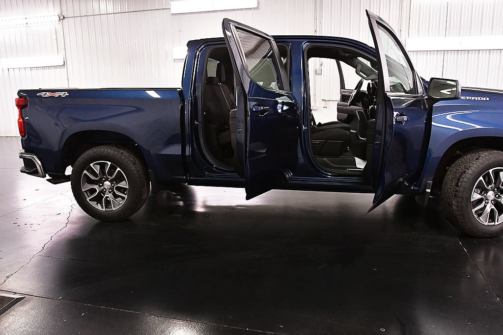 Used 2023 Chevrolet Silverado 1500 LT AWD/4WD image 29