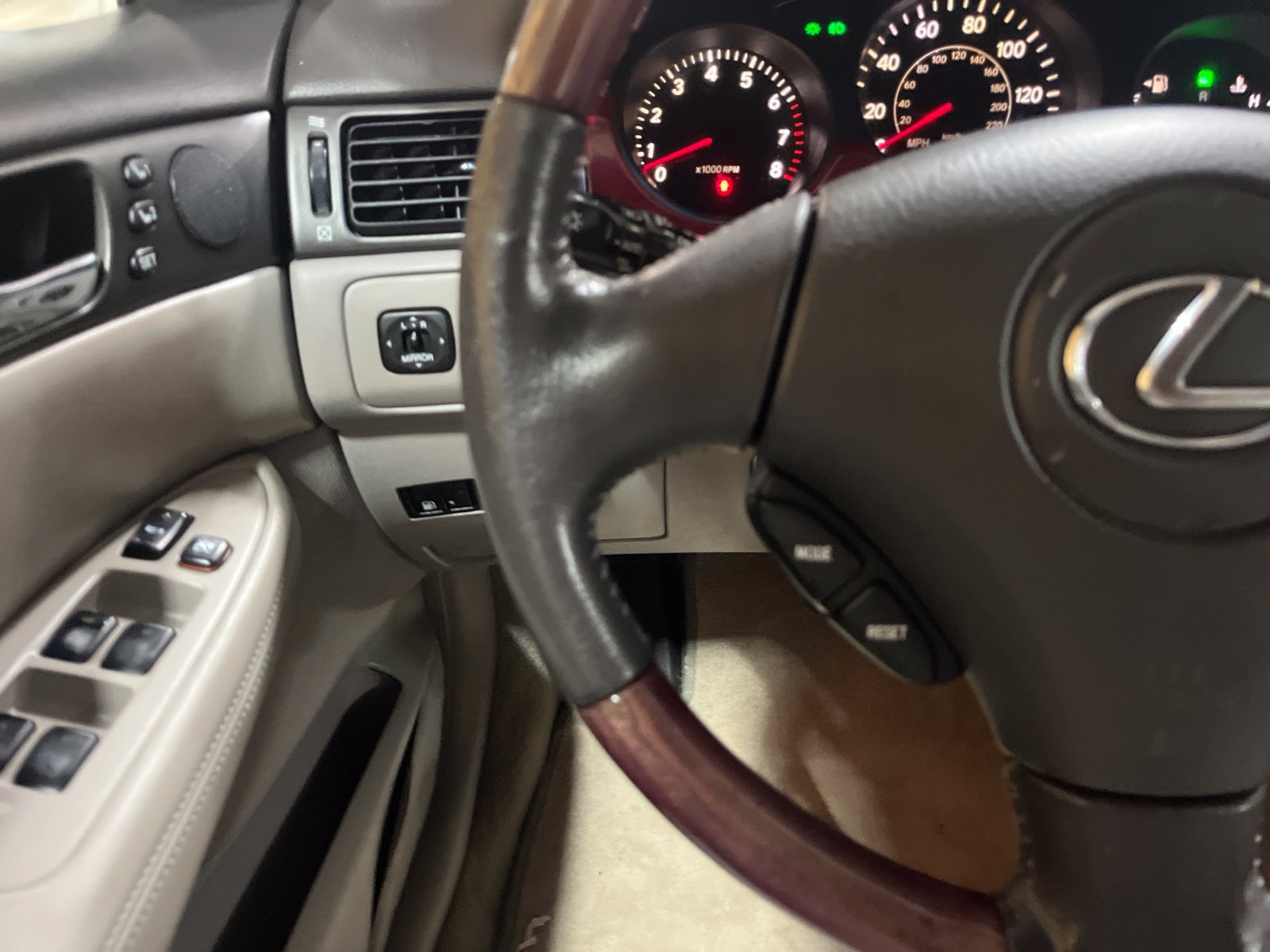 Used 2002 Lexus ES 330 w/ Premium Pkg FWD image 21