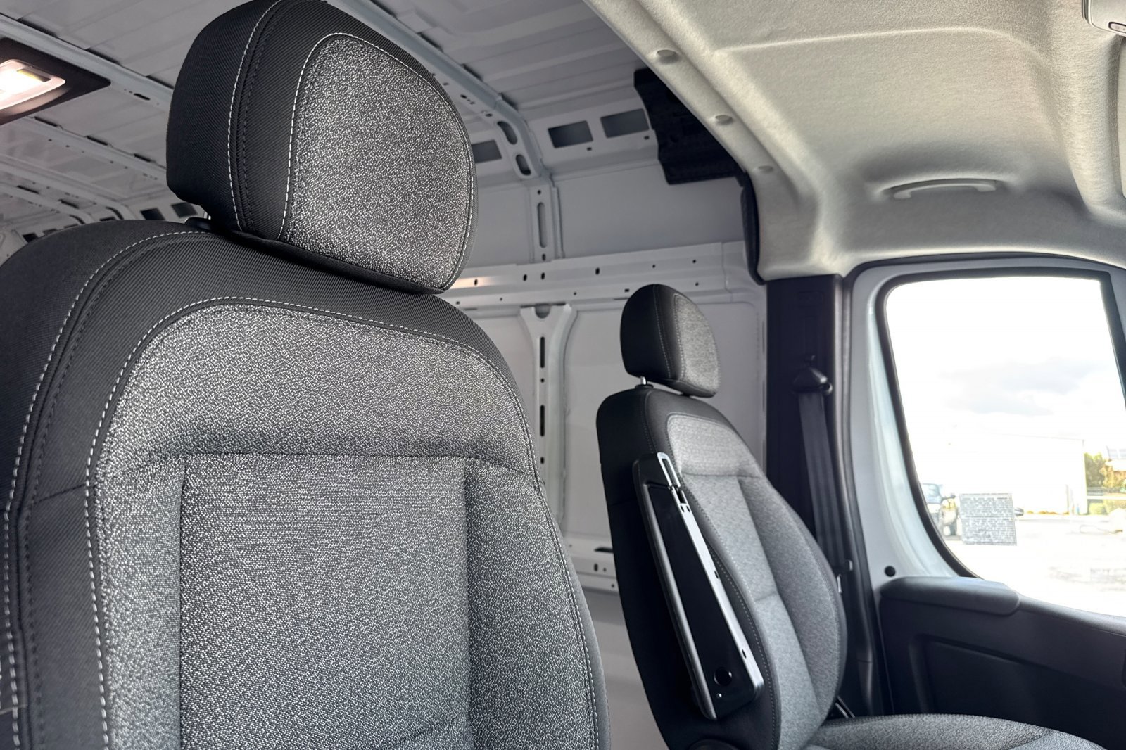 New 2026 RAM ProMaster 2500 w/ Quick Order Package 22G SLT image 15