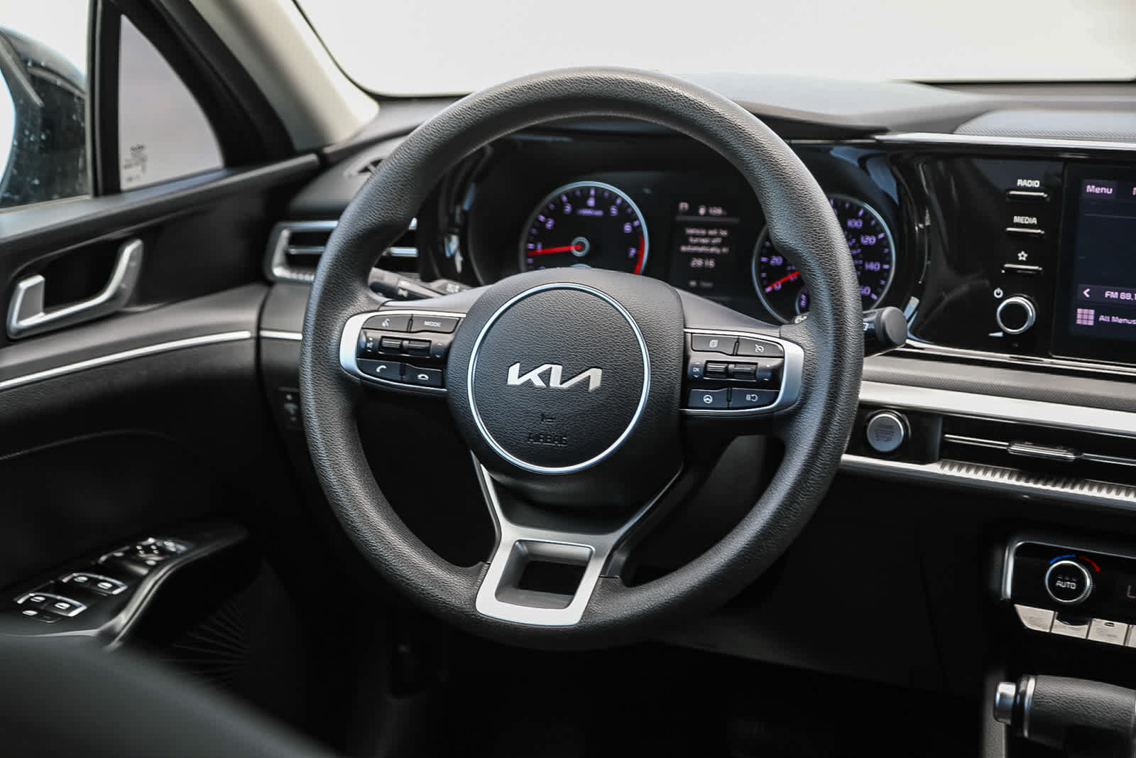Used 2022 Kia K5 LXS FWD image 15