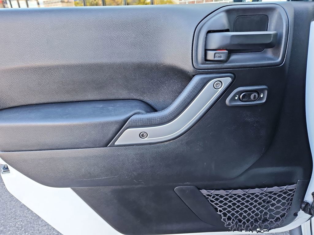 Used 2017 Jeep Wrangler Unlimited Rubicon w/ Connectivity Group image 23