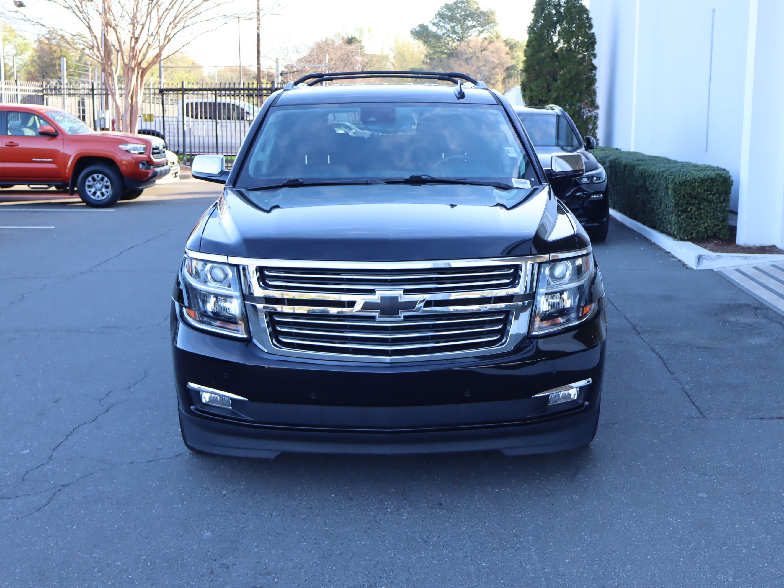 Used 2020 Chevrolet Suburban Premier w/ Premier Plus Edition image 3