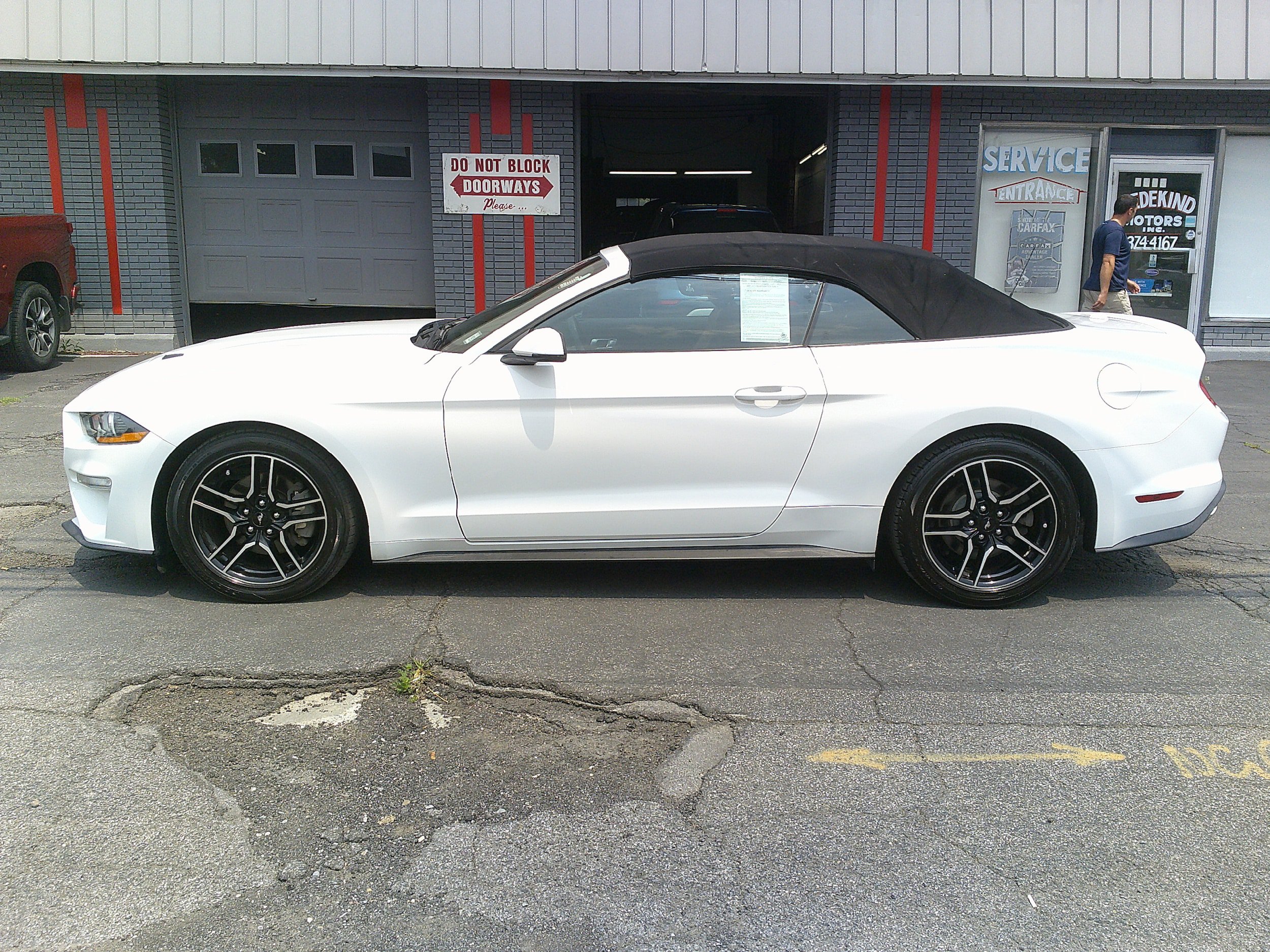 Used 2019 Ford Mustang Premium RWD image 18