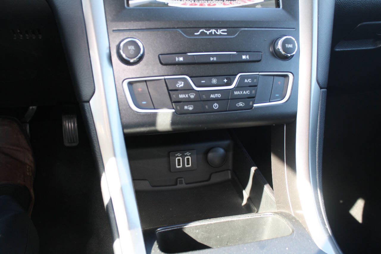Used 2019 Ford Fusion SE FWD image 10