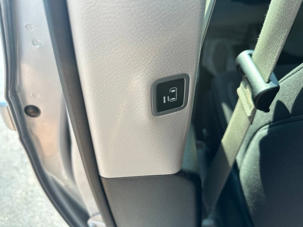Used 2023 Chrysler Voyager LX FWD image 15