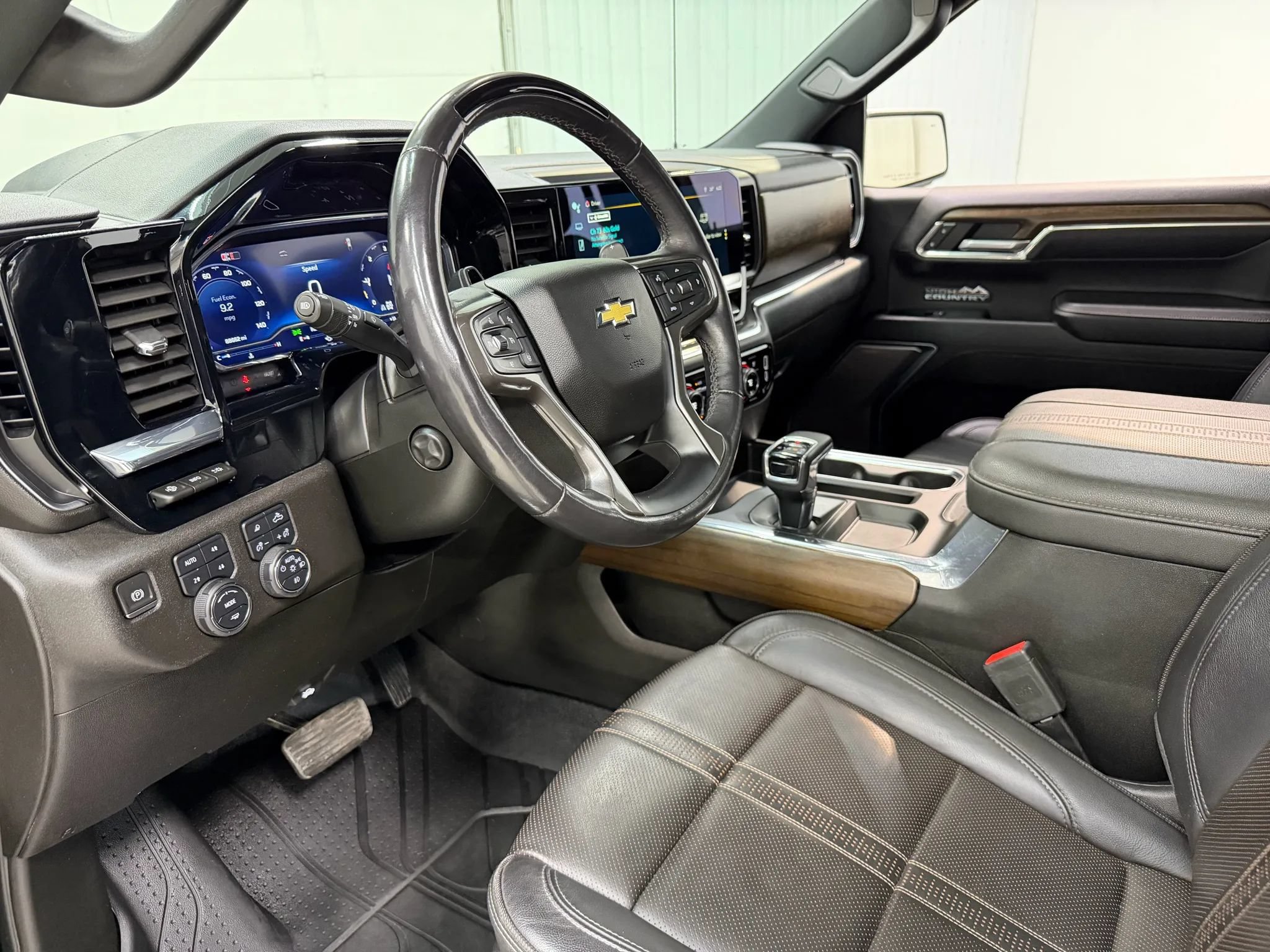 Used 2024 Chevrolet Silverado 1500 High Country w/ High Country Premium Package AWD/4WD image 12