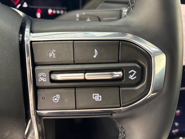 Used 2026 GMC Acadia Elevation w/ Elevation Premium Package FWD image 9