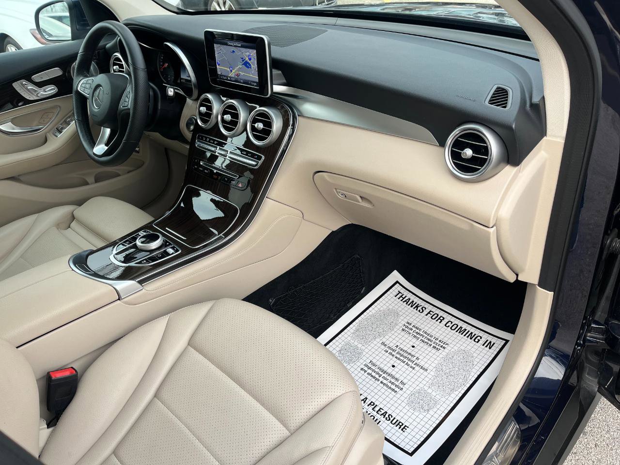 Used 2019 Mercedes-Benz GLC 300 4MATIC w/ Premium Package image 19