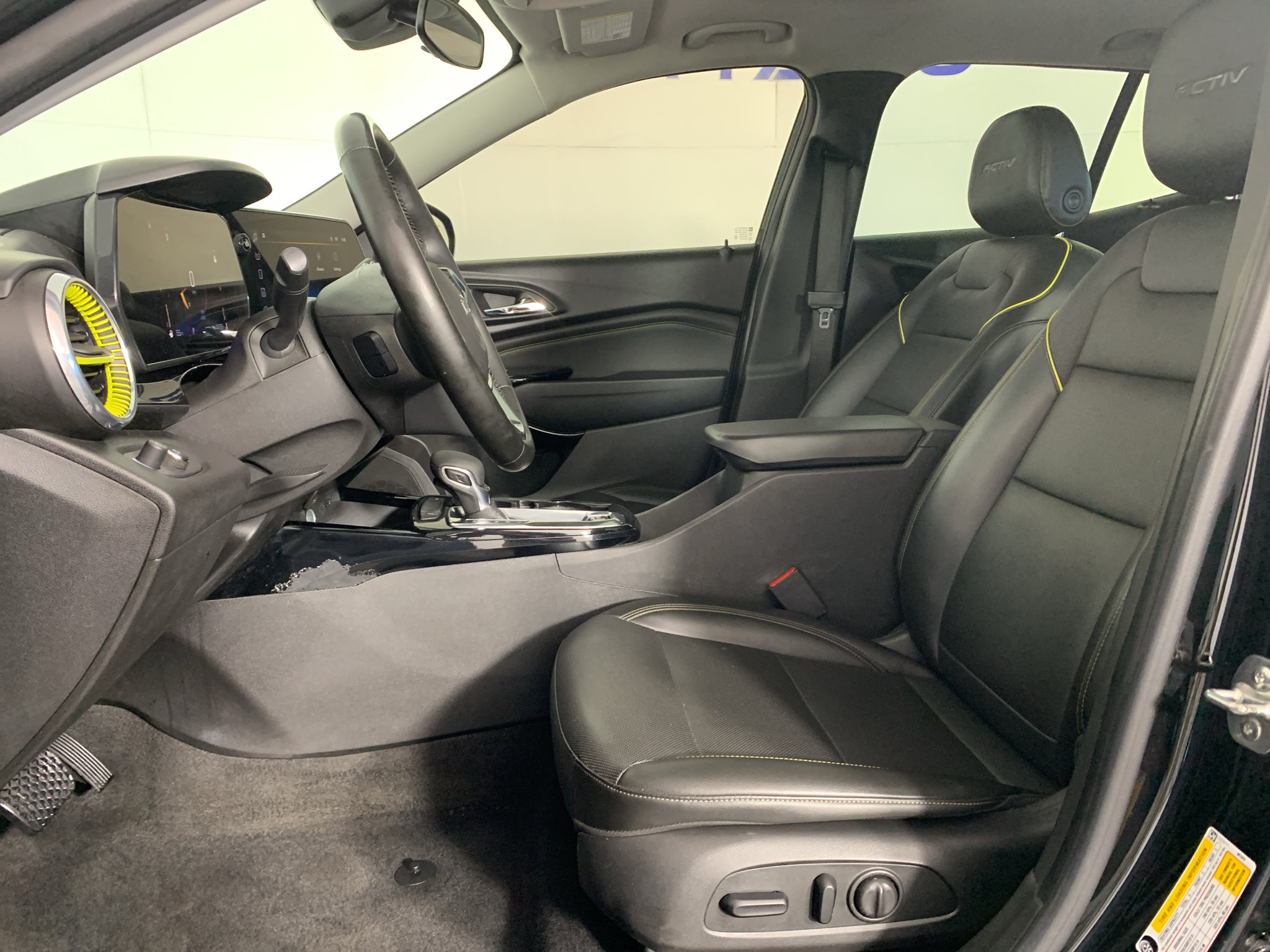 Used 2025 Chevrolet Trax ACTIV w/ Sunroof Package FWD image 15