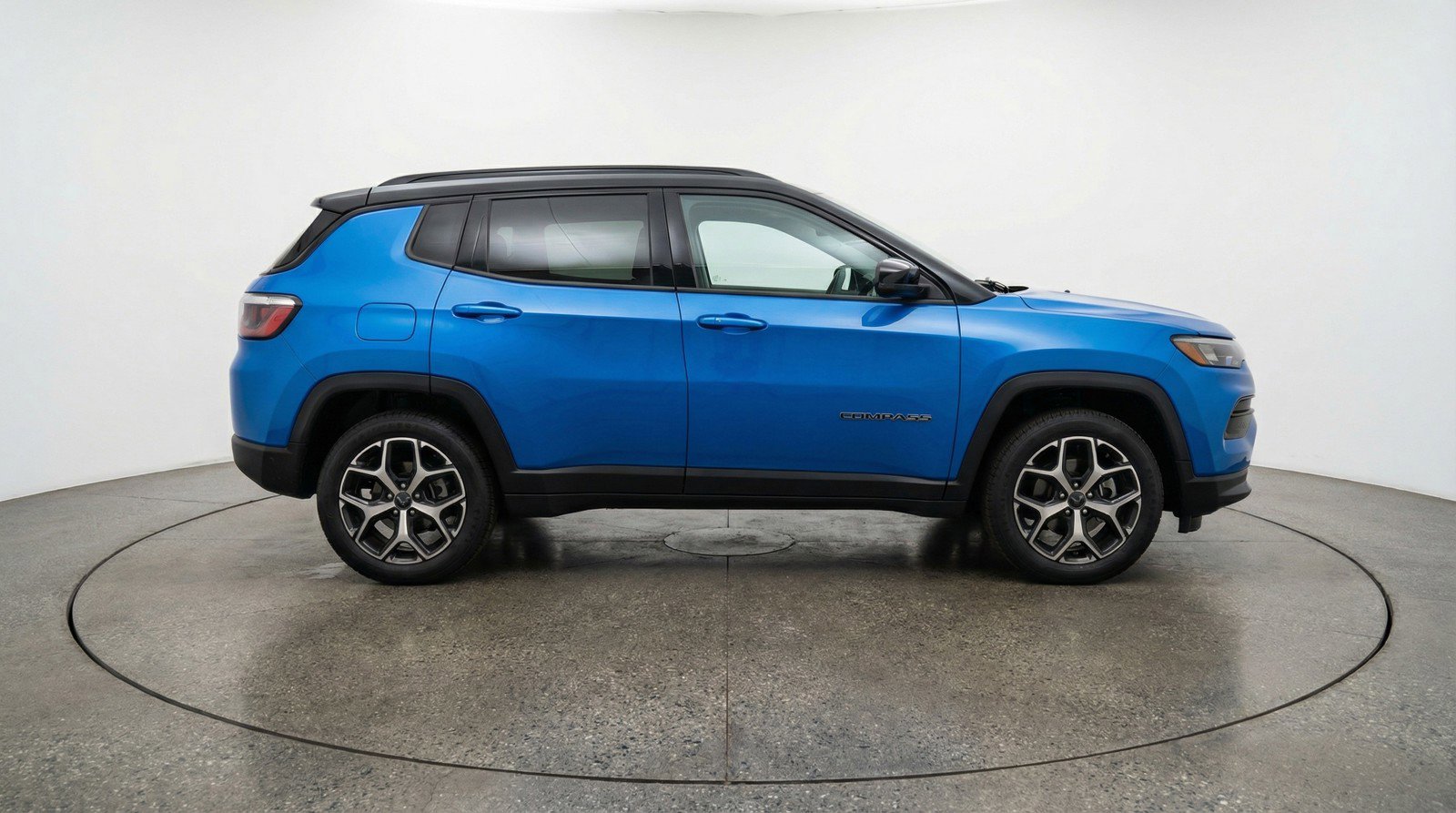 Used 2025 Jeep Compass Limited AWD/4WD image 11