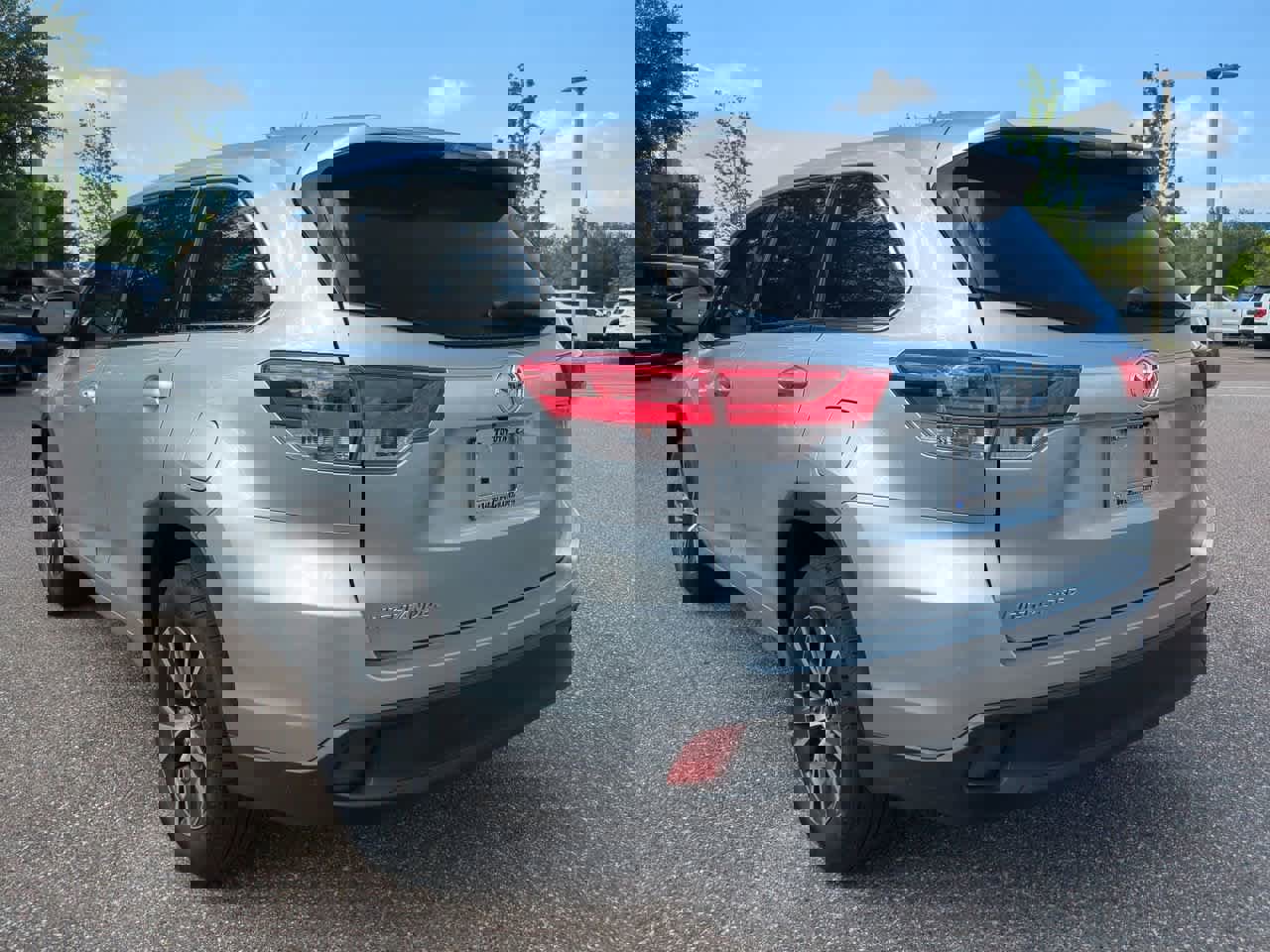 Certified 2018 Toyota Highlander LE FWD image 4