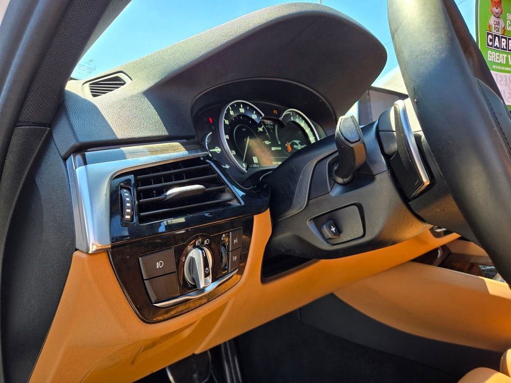 Used 2019 BMW 530e w/ M Sport Package image 29