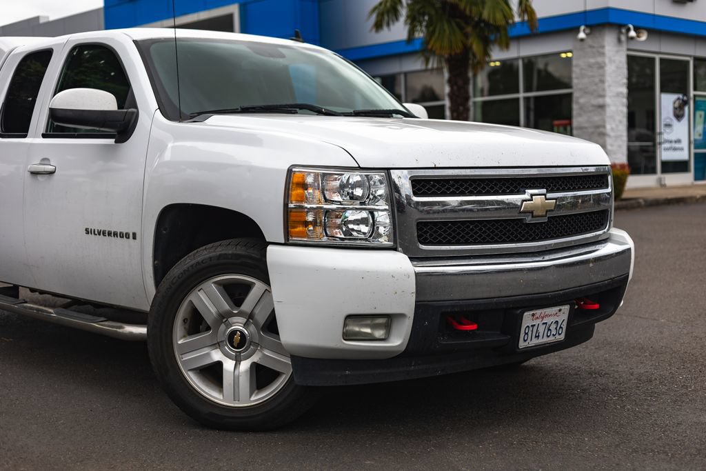 Used 2008 Chevrolet Silverado 1500 LT w/ California Package RWD image 3