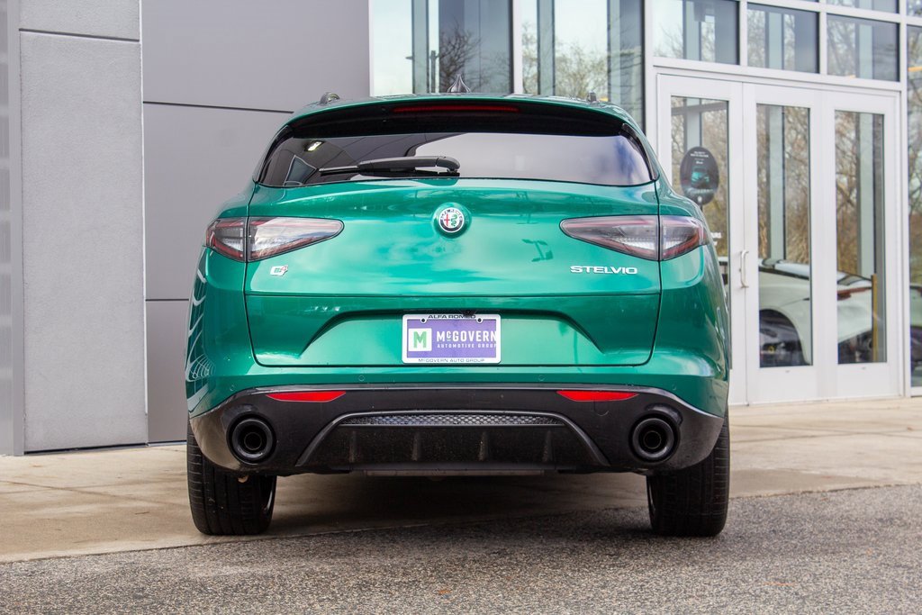 New 2025 Alfa Romeo Stelvio Sprint image 9