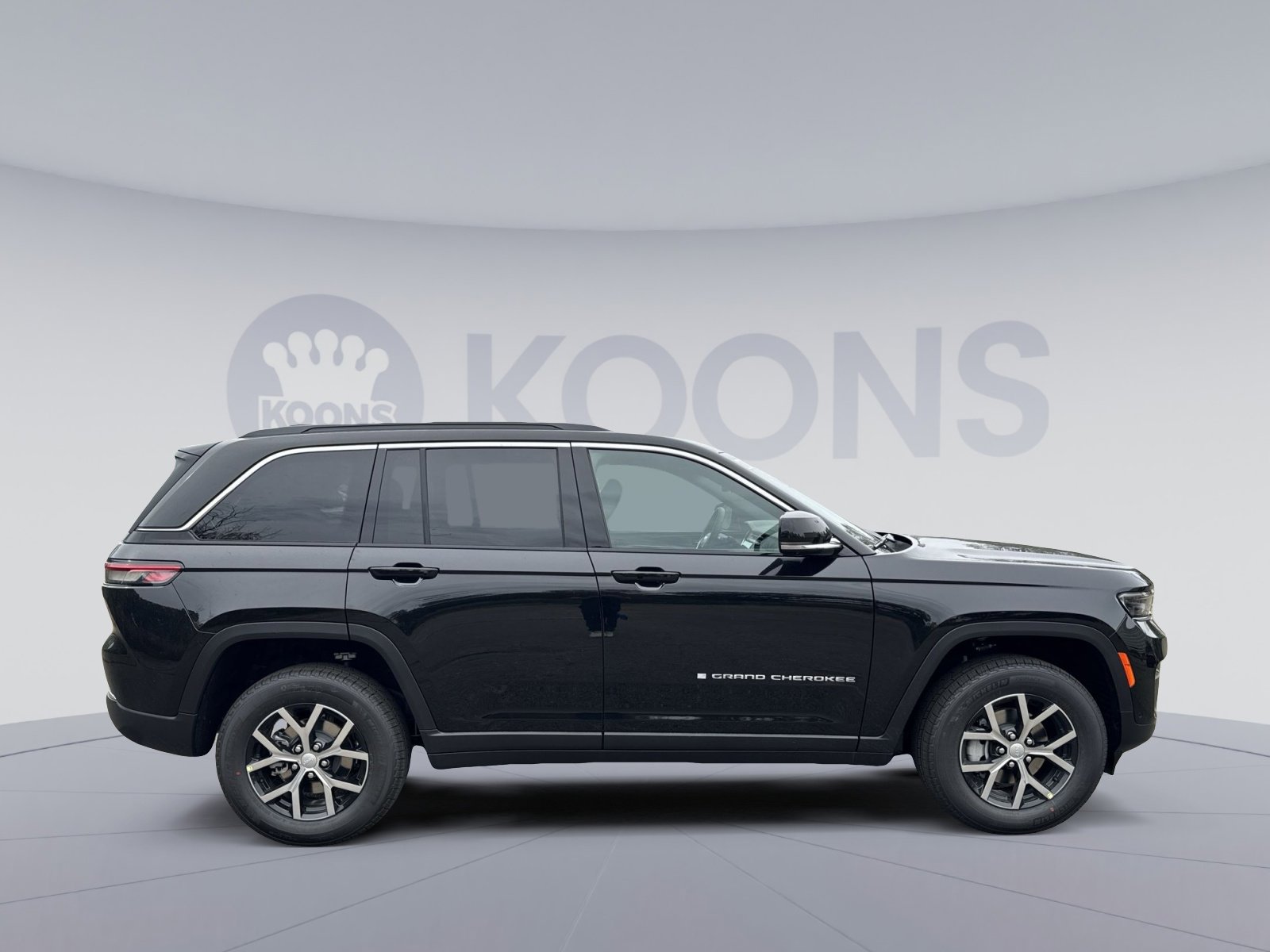 New 2025 Jeep Grand Cherokee Limited w/ Luxury Tech Group II image 8