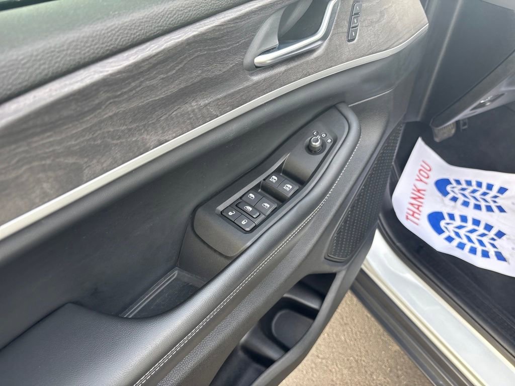 Certified 2023 Jeep Grand Cherokee Limited w/ Black Appearance Package image 13