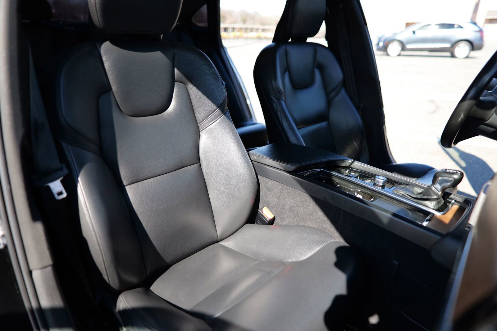 Used 2021 Volvo S90 T6 Momentum image 28