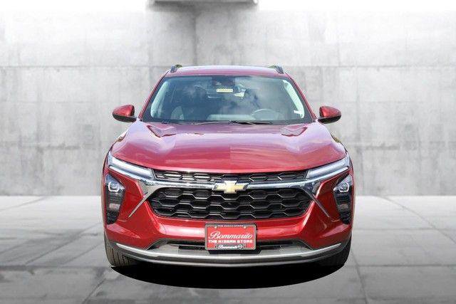 Used 2025 Chevrolet Trax LT w/ LT Convenience Package FWD image 4