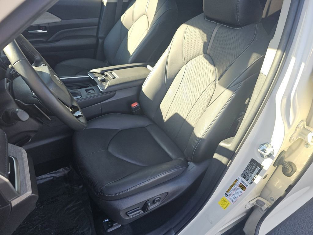 Used 2024 Toyota Grand Highlander Platinum image 6