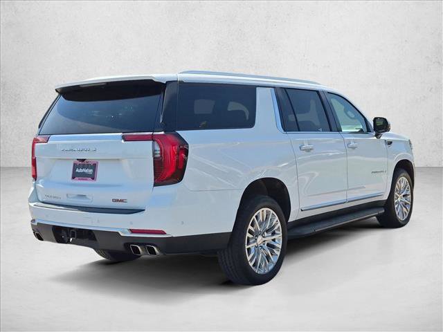 Used 2025 GMC Yukon XL Denali AWD/4WD image 5