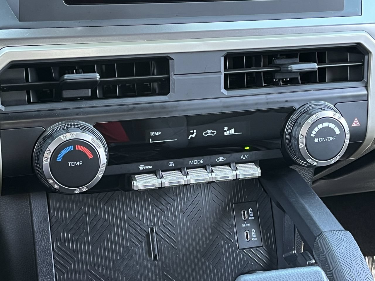 Used 2025 Toyota Tacoma SR5 AWD/4WD image 18