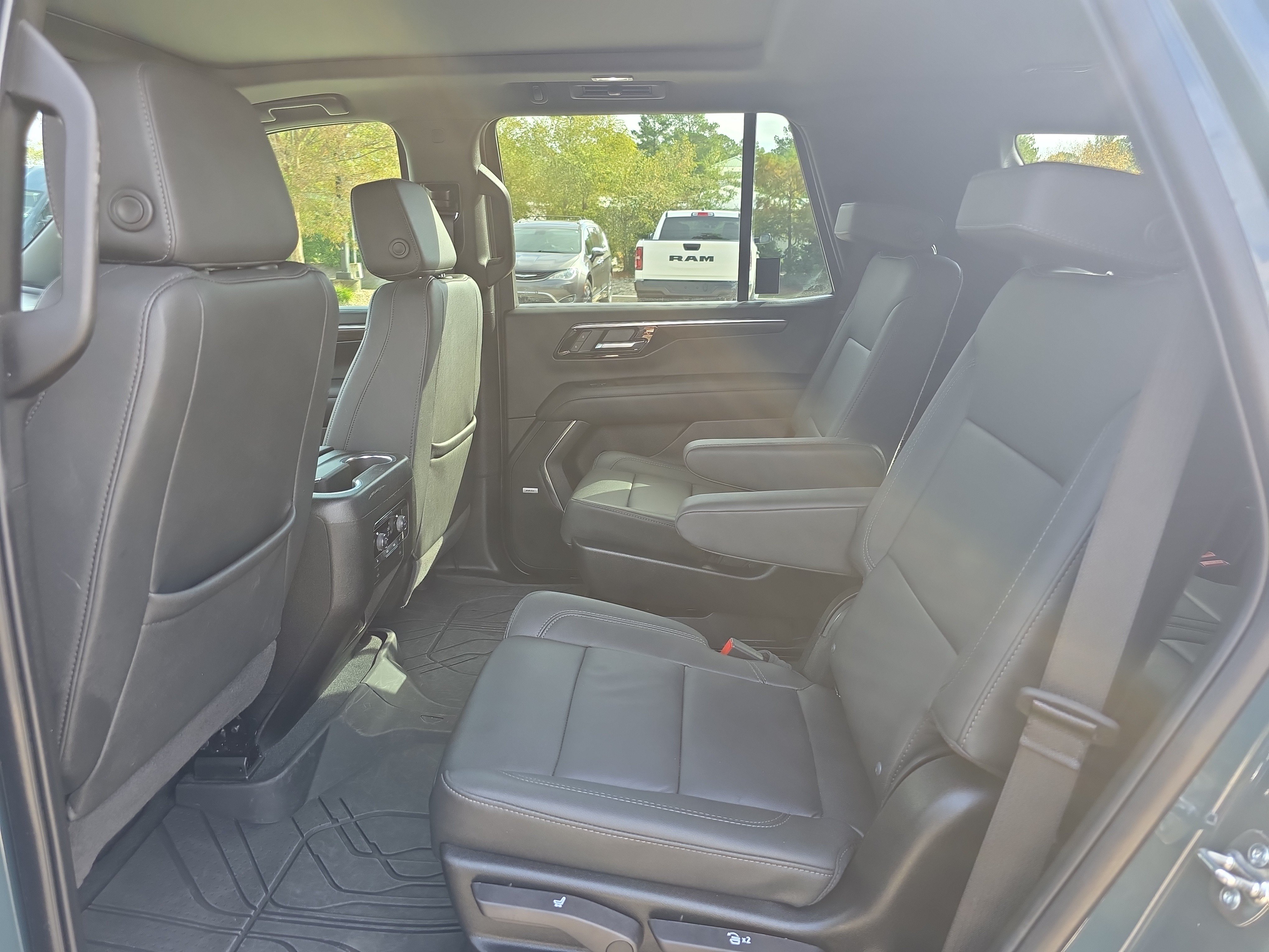 Used 2026 Chevrolet Tahoe Z71 w/ Comfort Package AWD/4WD image 31