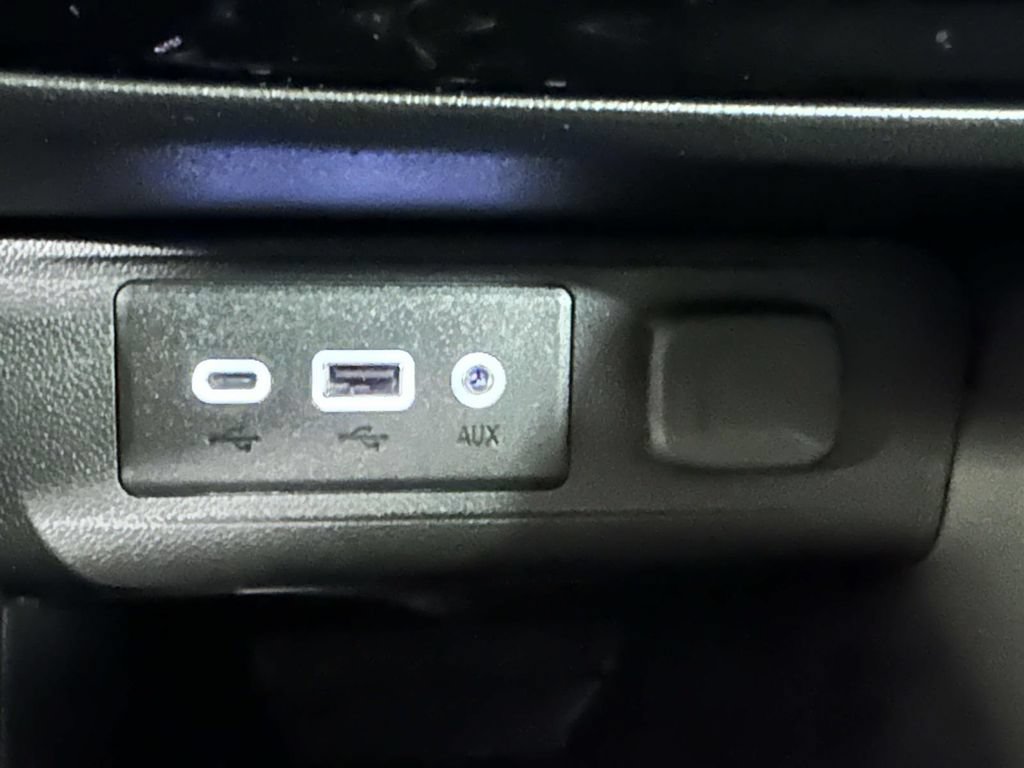 Used 2023 Buick Encore GX Preferred w/ Cold Weather Comfort Package FWD image 23