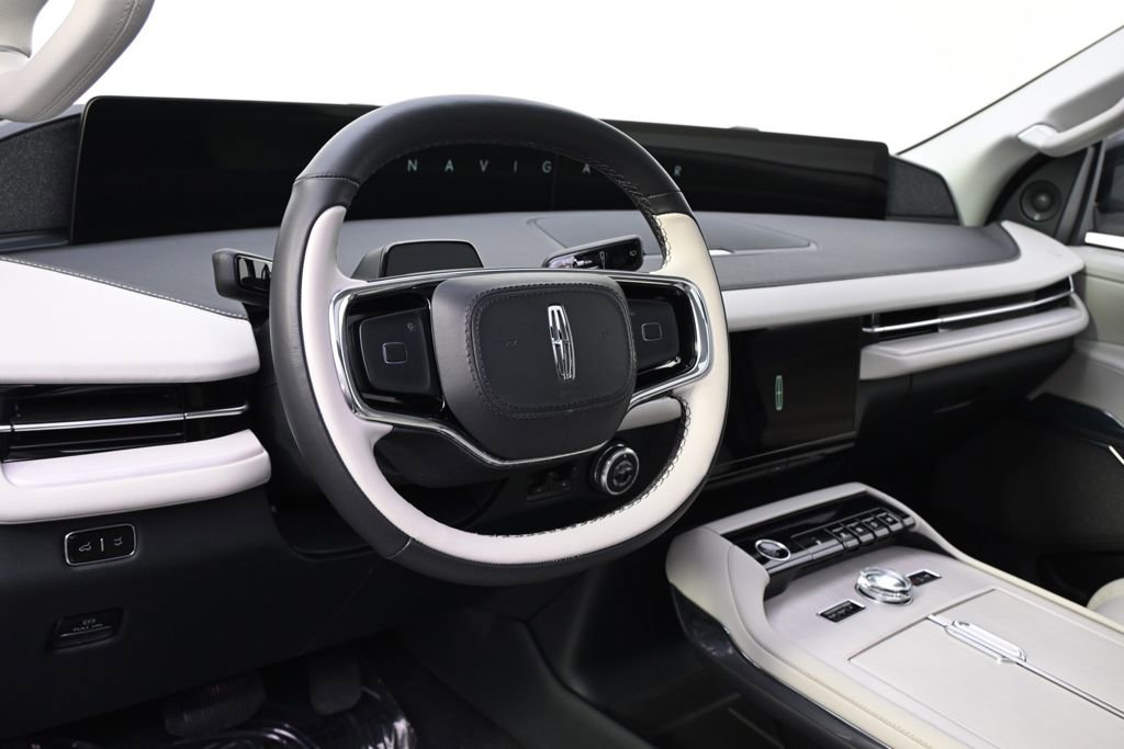 New 2026 Lincoln Navigator L Reserve w/ Jet Appearance Package image 11