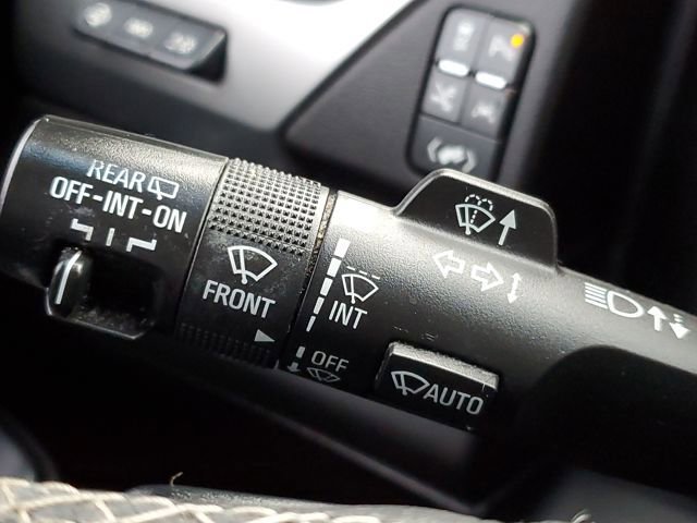 Used 2018 Chevrolet Suburban Premier image 14