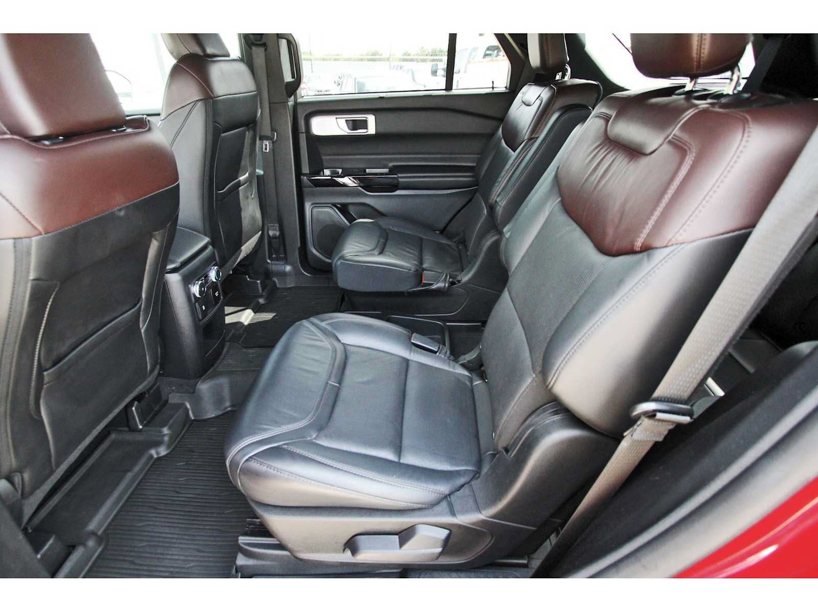 Used 2021 Ford Explorer Platinum w/ Equipment Group 601A AWD/4WD image 13