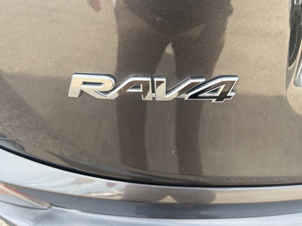 Used 2017 Toyota RAV4 LE w/ All Weather Liner Package AWD/4WD image 29