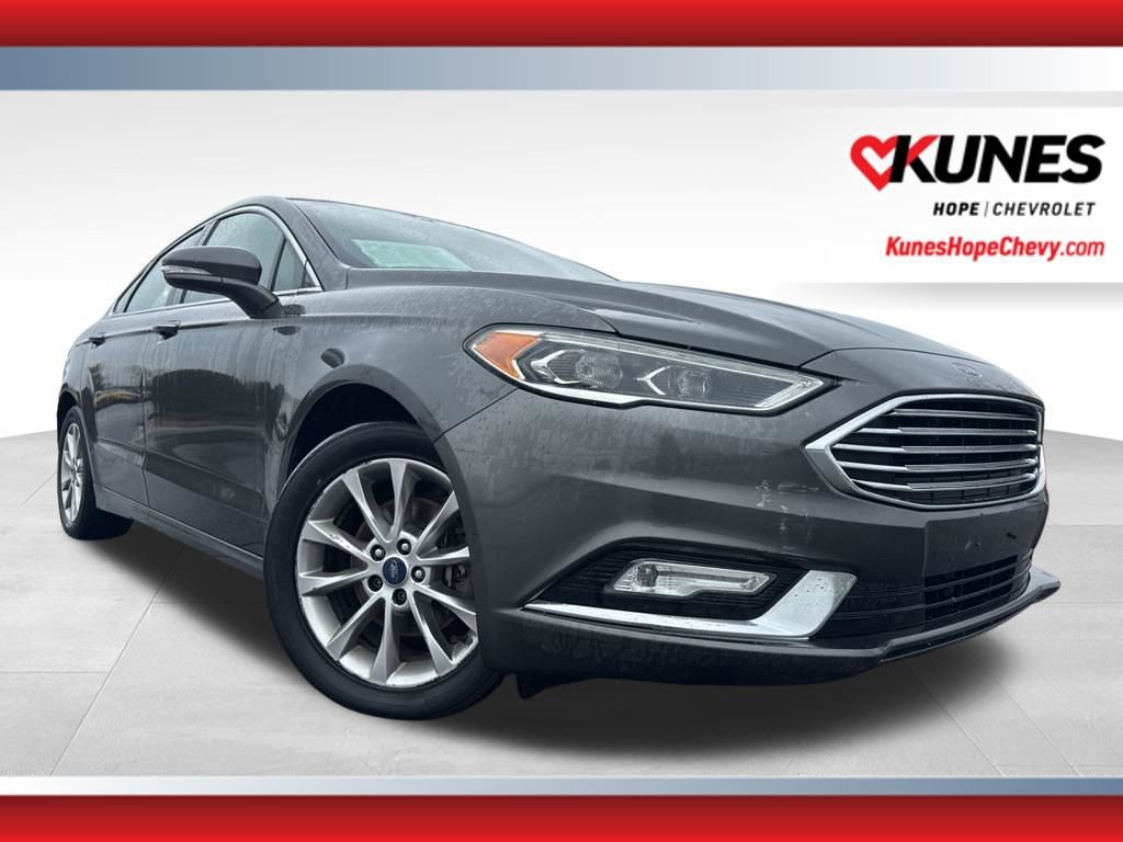Used 2017 Ford Fusion SE w/ Fusion SE Technology Package FWD image 1