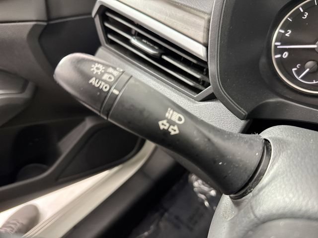 Used 2025 Nissan Altima 2.5 SV FWD image 14