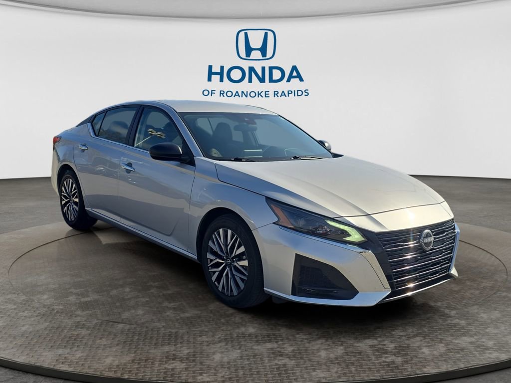 Used 2024 Nissan Altima 2.5 SV image 7