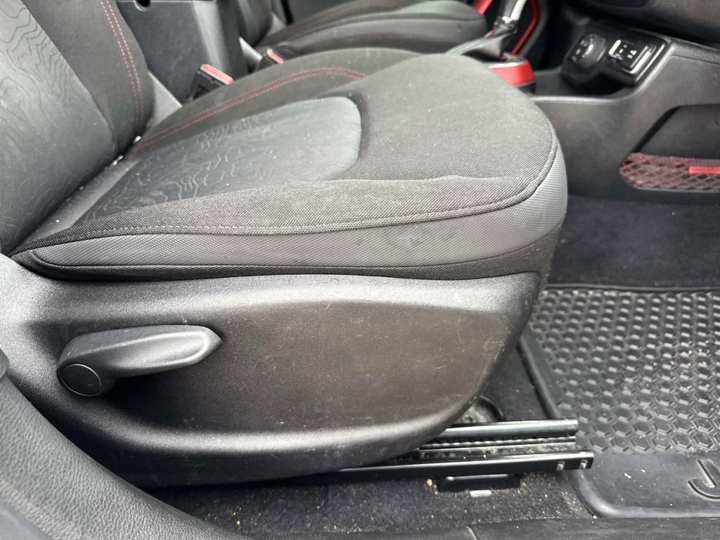 Used 2018 Jeep Renegade Trailhawk w/ Safety & Security Group AWD/4WD image 12