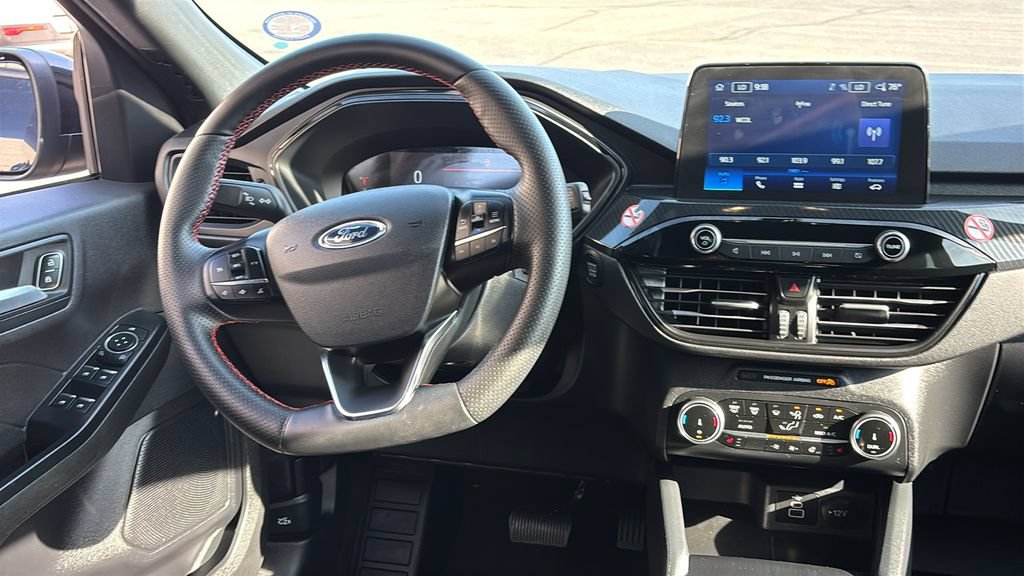 Used 2025 Ford Escape ST-Line Select AWD/4WD image 6