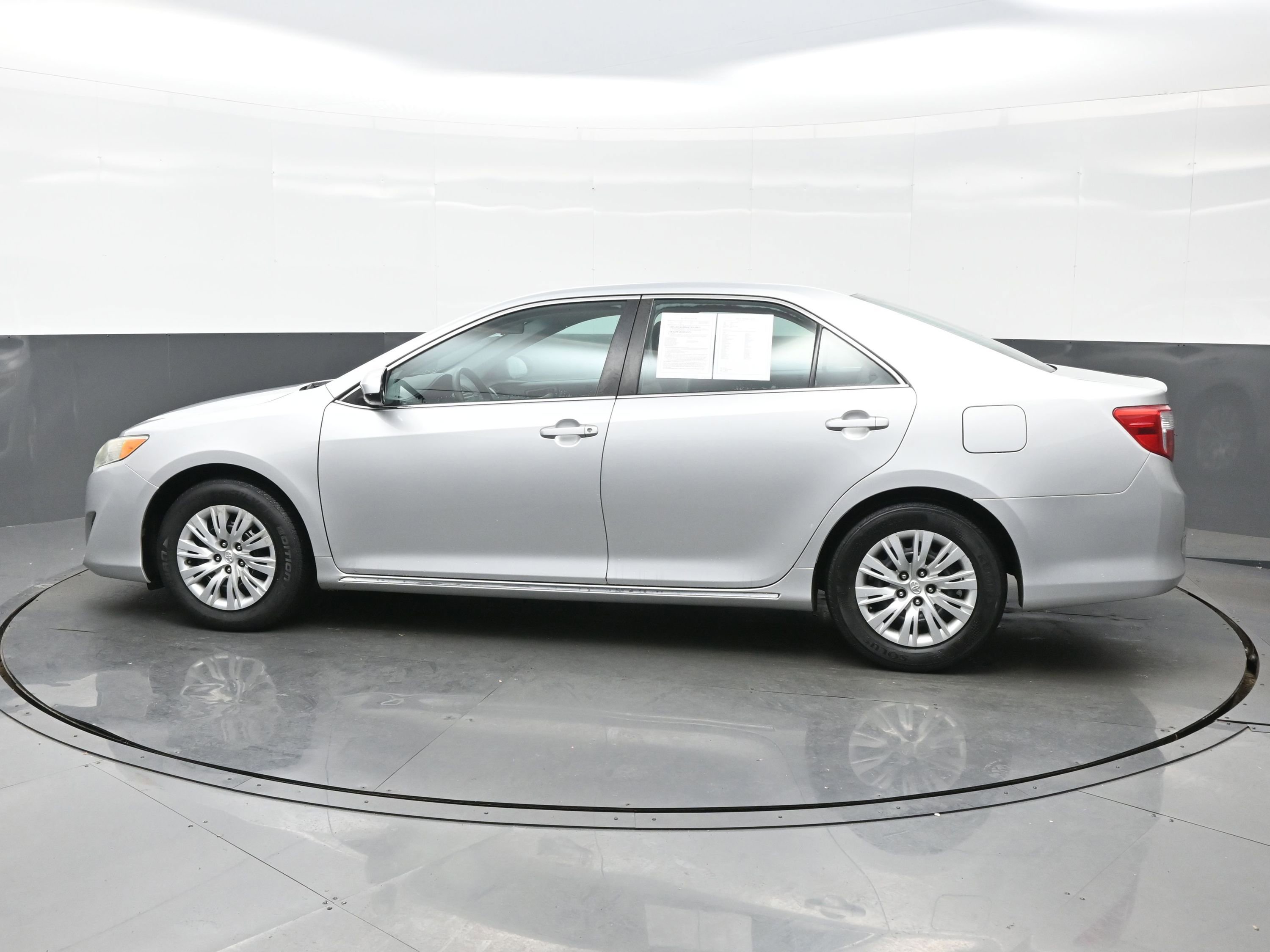 Used 2013 Toyota Camry L image 3