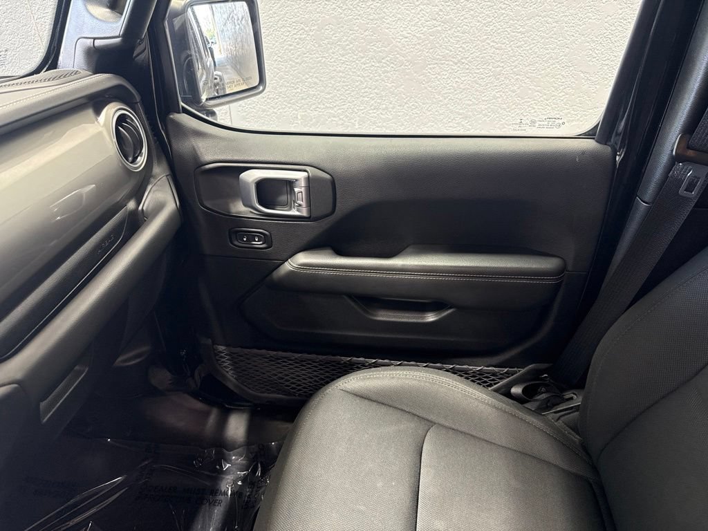 Used 2020 Jeep Wrangler Unlimited Sahara w/ Uconnect 4C Nav & Sound Group AWD/4WD image 18