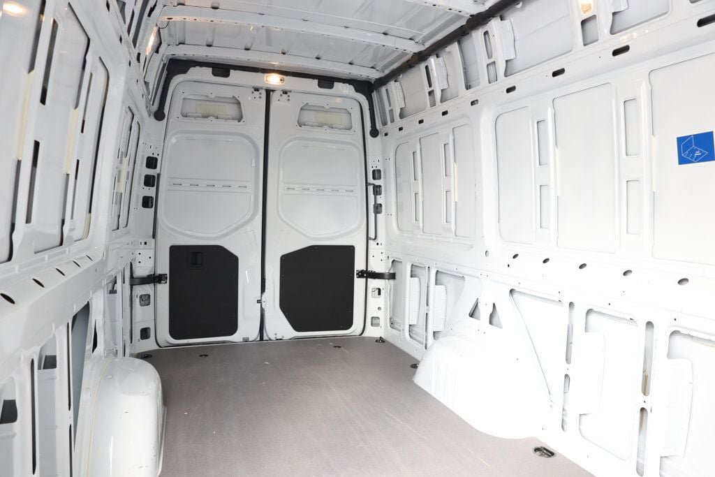 Used 2025 Mercedes-Benz Sprinter 2500 image 25