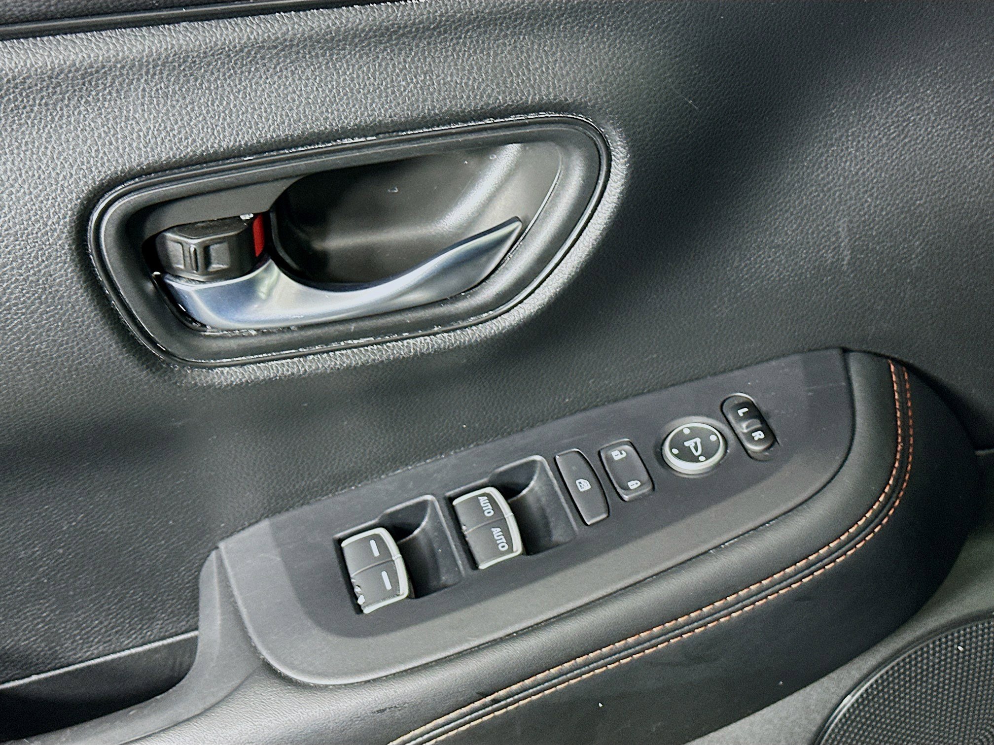 Used 2025 Honda HR-V Sport image 15