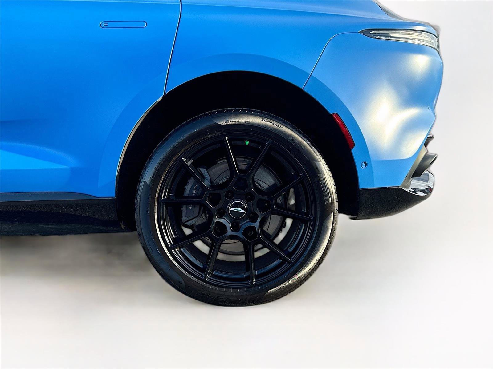 Used 2021 Aston Martin DBX image 29