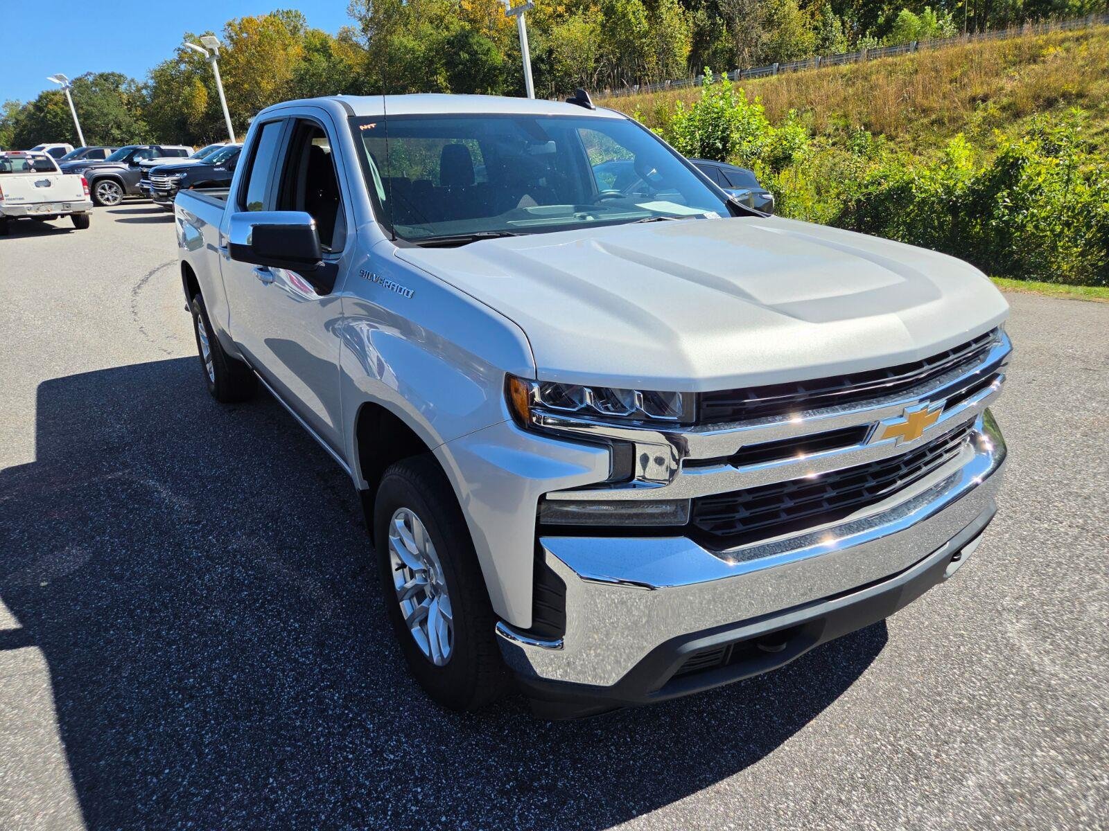 Used 2019 Chevrolet Silverado 1500 LT w/ All-Star Edition AWD/4WD image 3