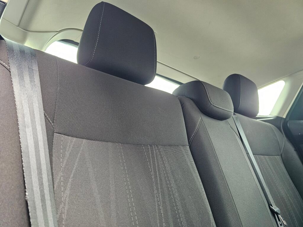 Used 2017 Ford Focus SE w/ SE Sport Package FWD image 12