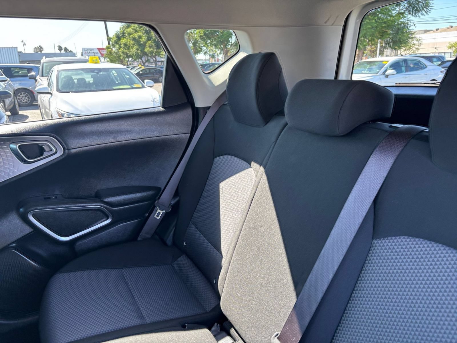 Used 2025 Kia Soul LX w/ LX Technology Package FWD image 34