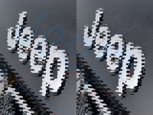 Used 2020 Jeep Grand Cherokee Overland image 12