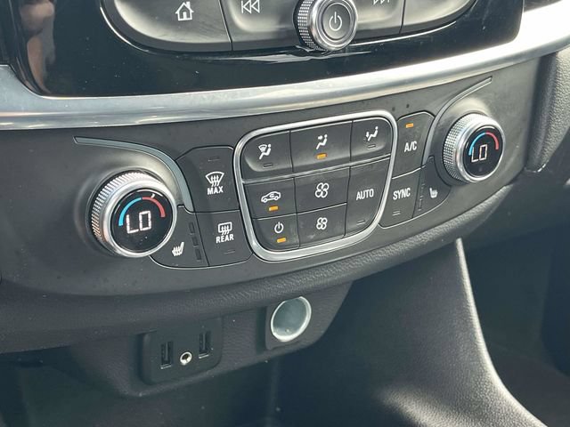 Used 2022 Chevrolet Traverse LT FWD image 32