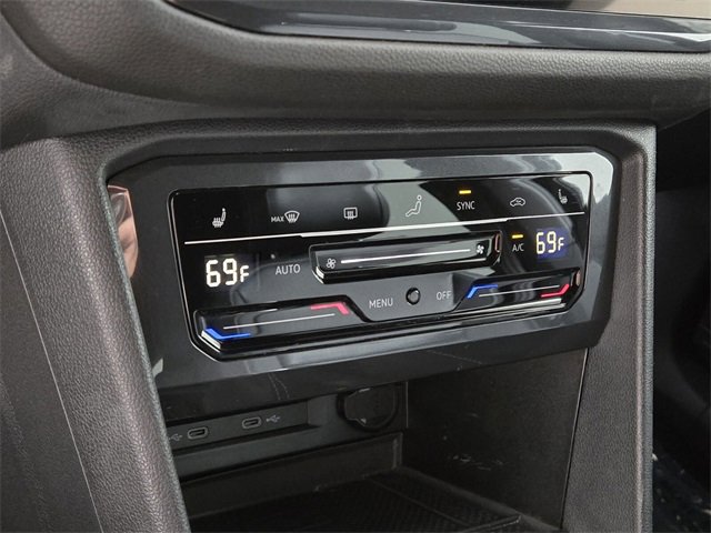 Used 2023 Volkswagen Tiguan SE R-Line image 36