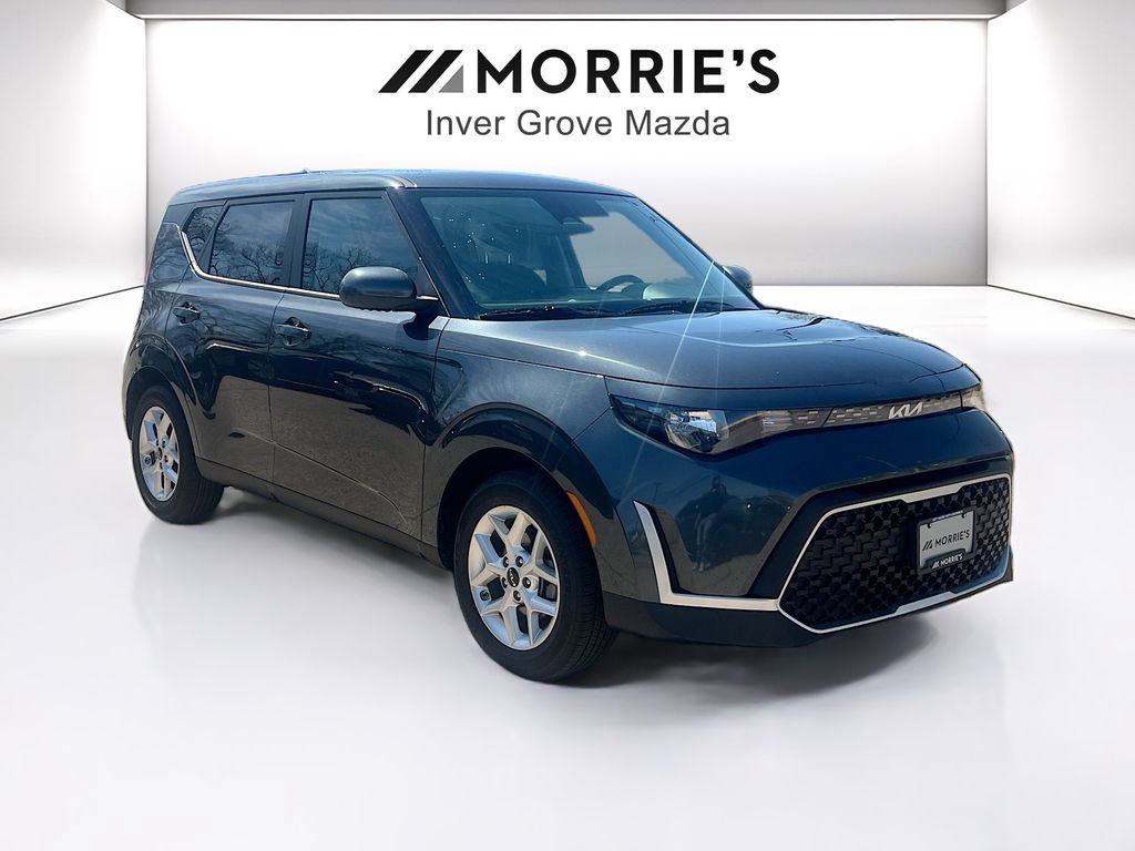 Used 2025 Kia Soul LX w/ LX Technology Package FWD image 3