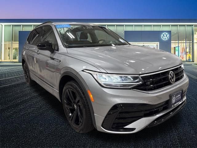 Certified 2023 Volkswagen Tiguan SE R-Line AWD/4WD image 6
