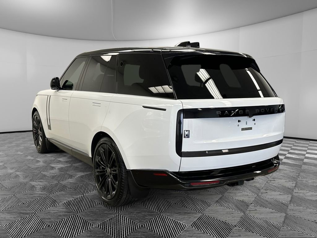 Used 2024 Land Rover Range Rover SE AWD/4WD image 3